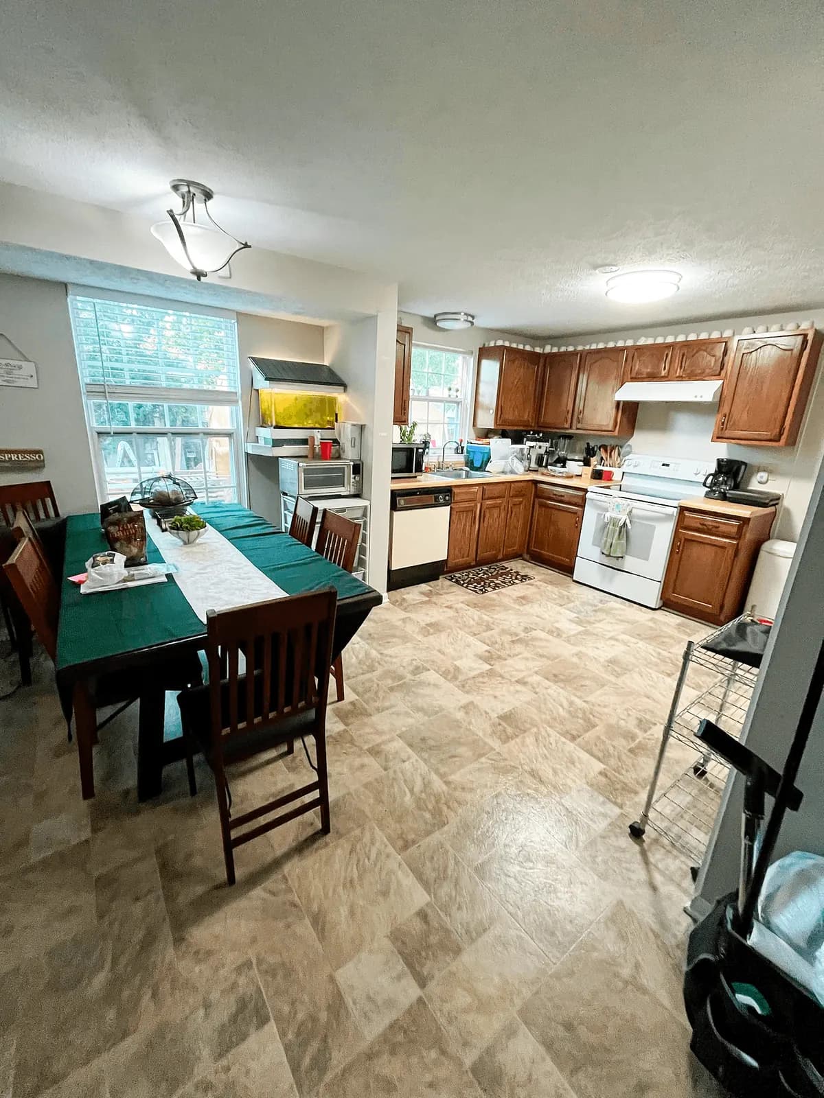 Clean and tidy kitchen.