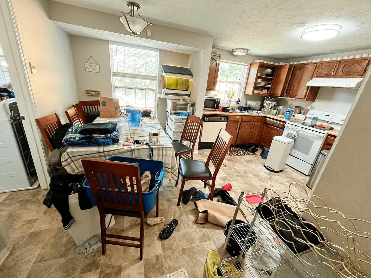 Clean and tidy kitchen.
