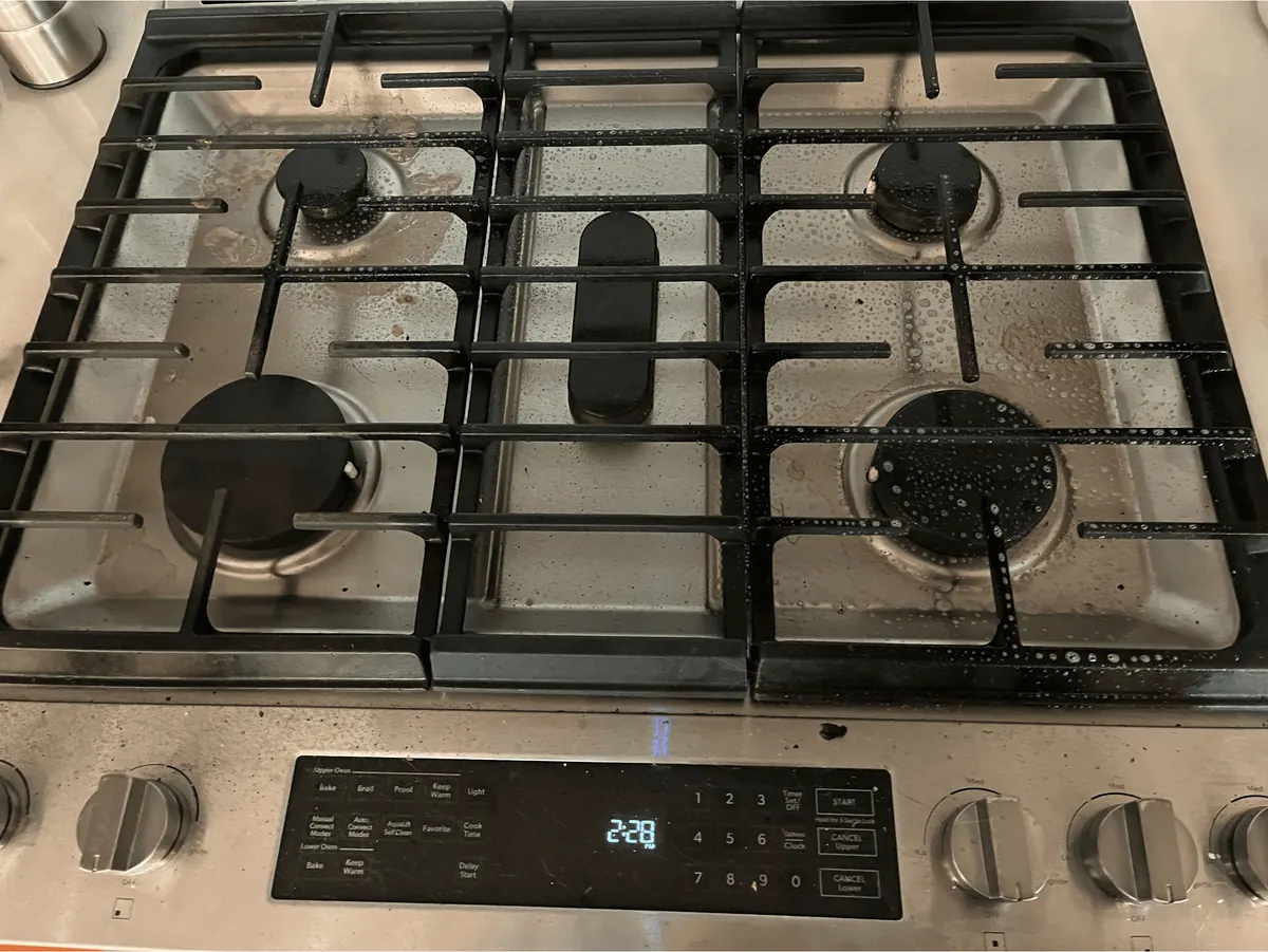 Clean and tidy kitchen.