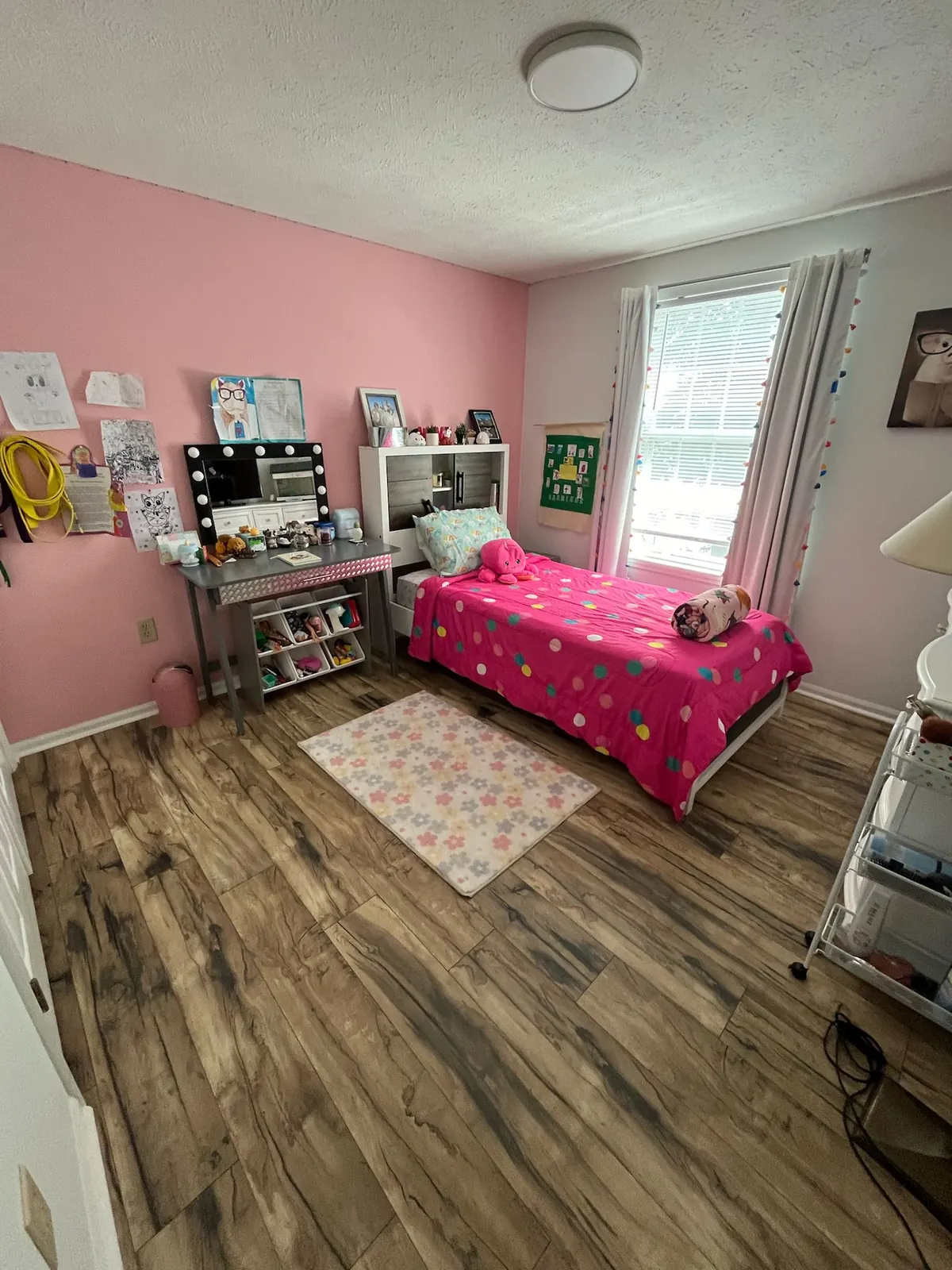 Clean and tidy room.