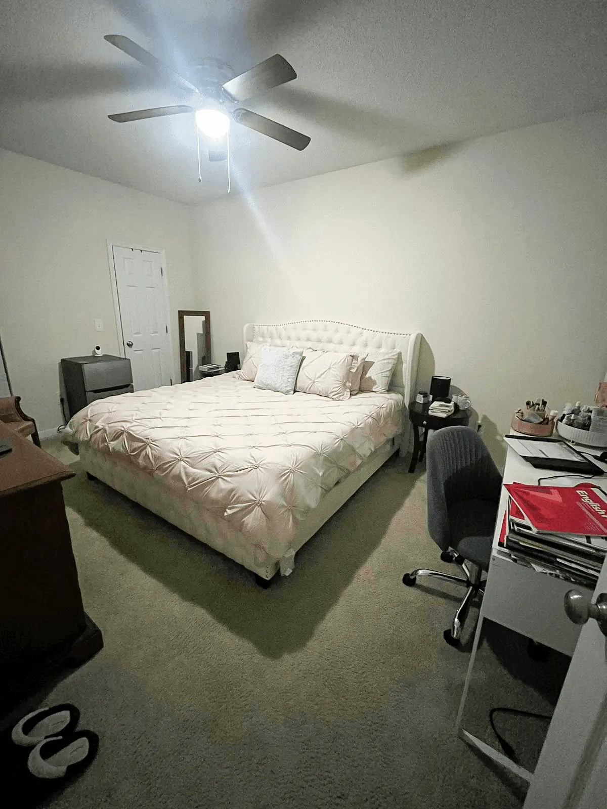 Clean and tidy room.